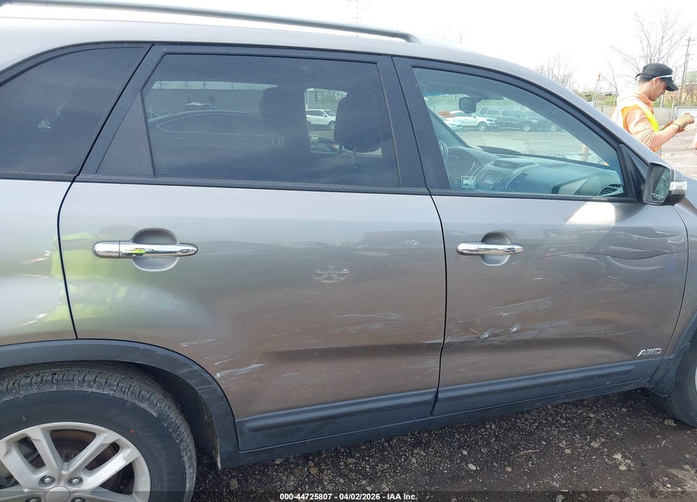 2014 KIA SORENTO LX V6 VIN: 5XYKTDA77EG530955