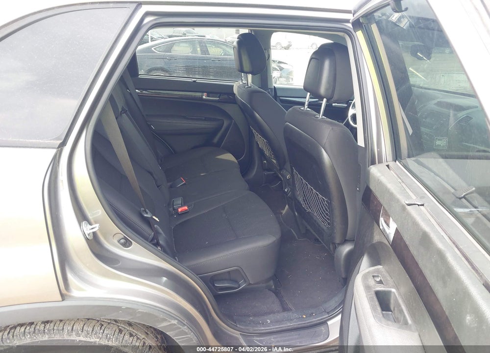 2014 KIA SORENTO LX V6 VIN: 5XYKTDA77EG530955