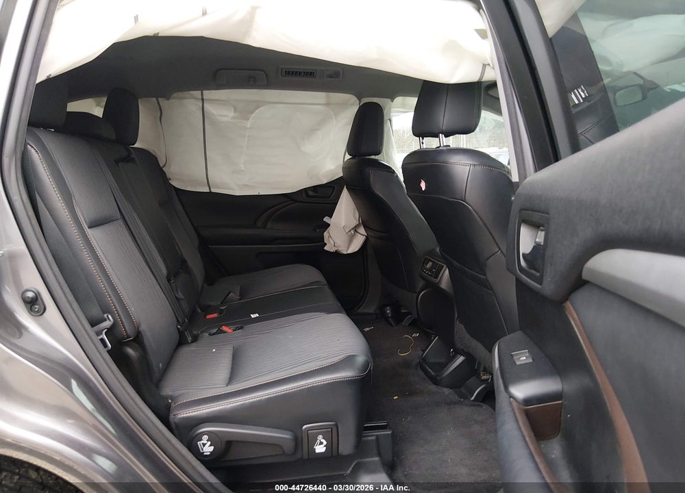 2015 TOYOTA HIGHLANDER LE PLUS V6 VIN: 5TDBKRFH1FS212383