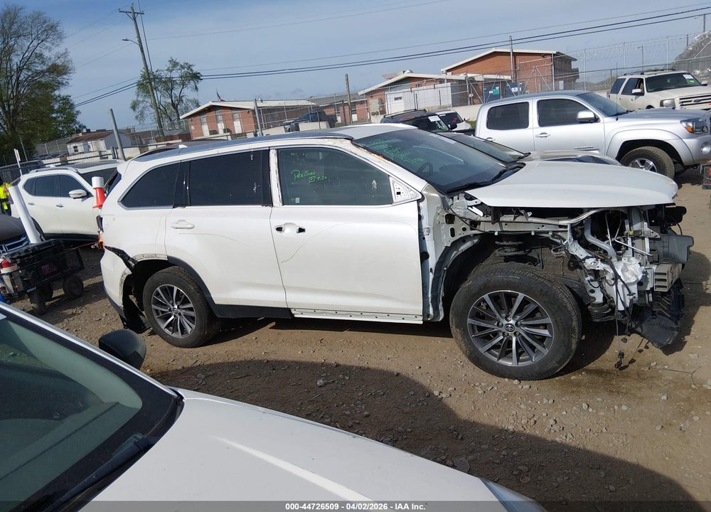 2019 TOYOTA HIGHLANDER XLE VIN: 5TDJZRFH1KS722329