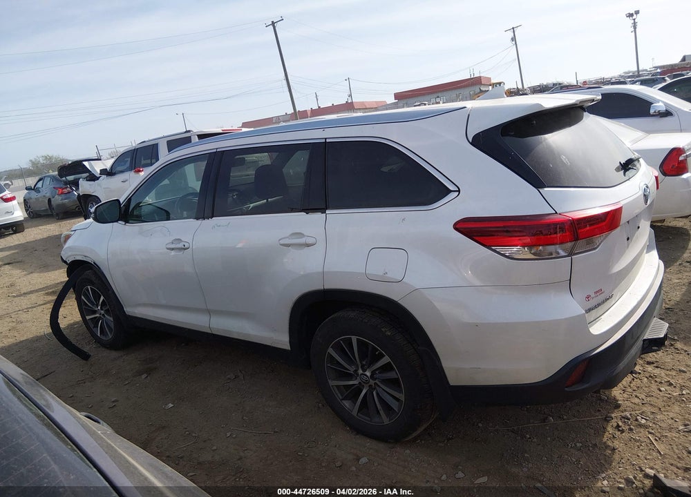 2019 TOYOTA HIGHLANDER XLE VIN: 5TDJZRFH1KS722329
