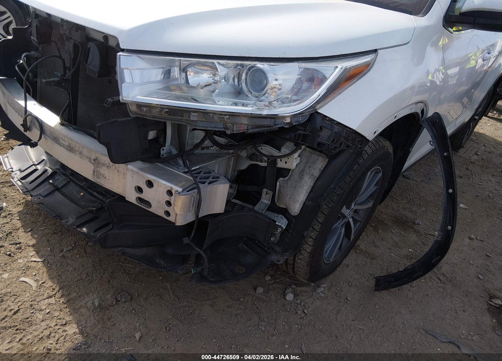2019 TOYOTA HIGHLANDER XLE VIN: 5TDJZRFH1KS722329