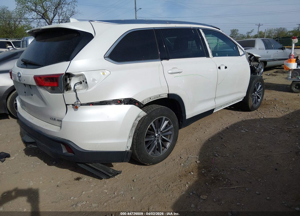 2019 TOYOTA HIGHLANDER XLE VIN: 5TDJZRFH1KS722329