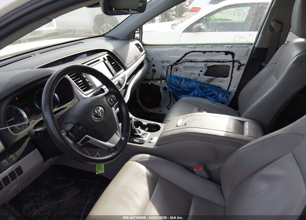 2019 TOYOTA HIGHLANDER XLE VIN: 5TDJZRFH1KS722329