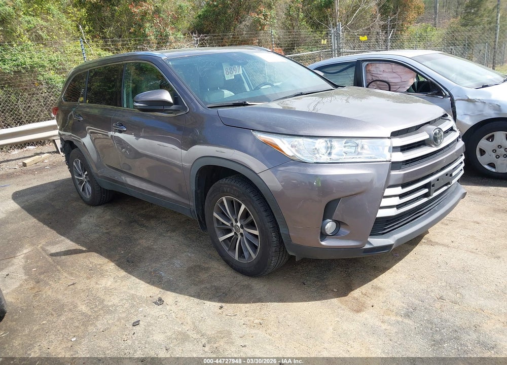 2019 TOYOTA HIGHLANDER XLE VIN: 5TDJZRFH7KS584439