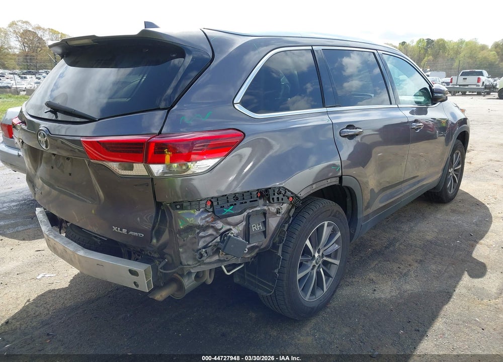 2019 TOYOTA HIGHLANDER XLE VIN: 5TDJZRFH7KS584439