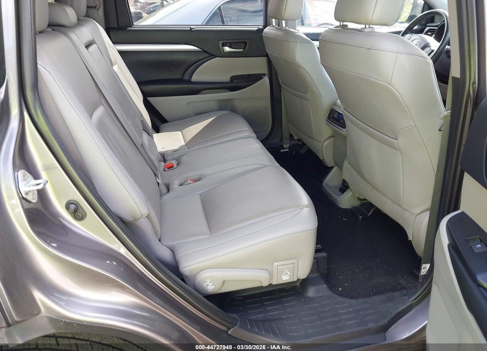2019 TOYOTA HIGHLANDER XLE VIN: 5TDJZRFH7KS584439
