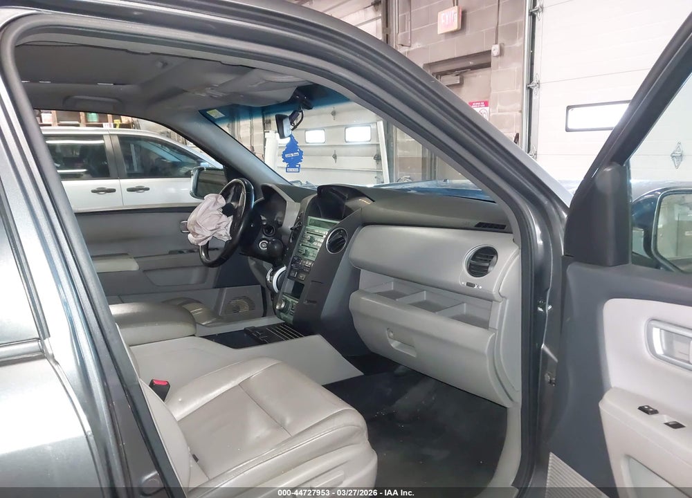 2011 HONDA PILOT TOURING VIN: 5FNYF4H99BB044224