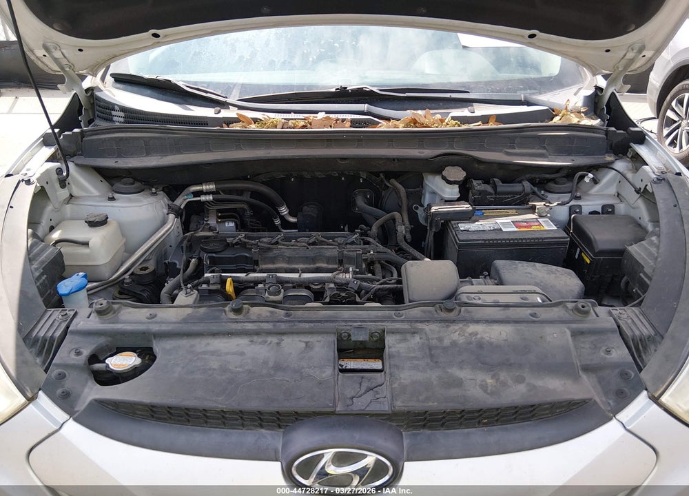 2011 HYUNDAI TUCSON GL VIN: KM8JT3AB1BU145598