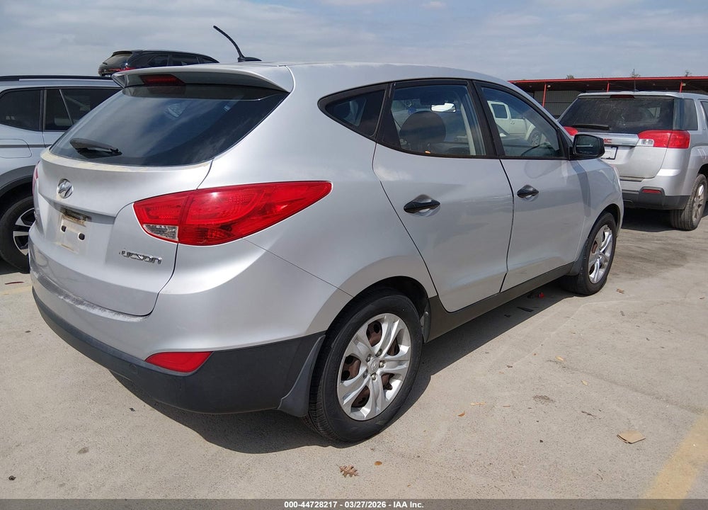 2011 HYUNDAI TUCSON GL VIN: KM8JT3AB1BU145598