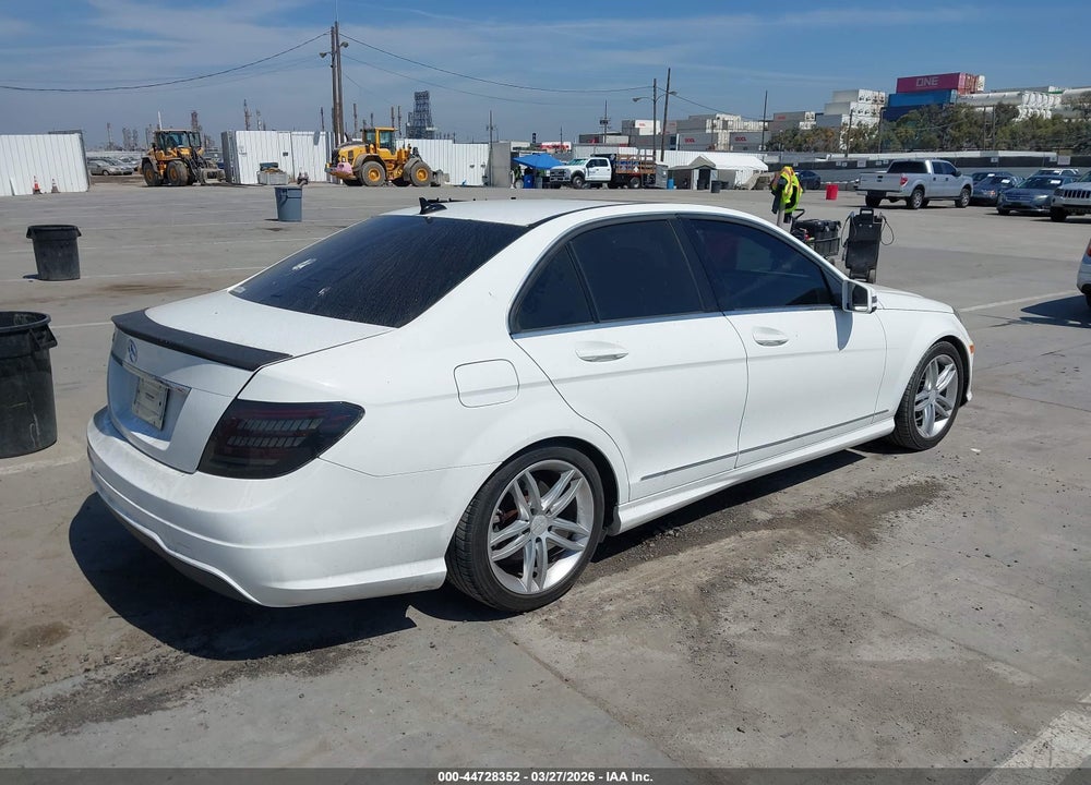 2013 MERCEDES-BENZ C 250 SPORT VIN: WDDGF4HB2DR261034