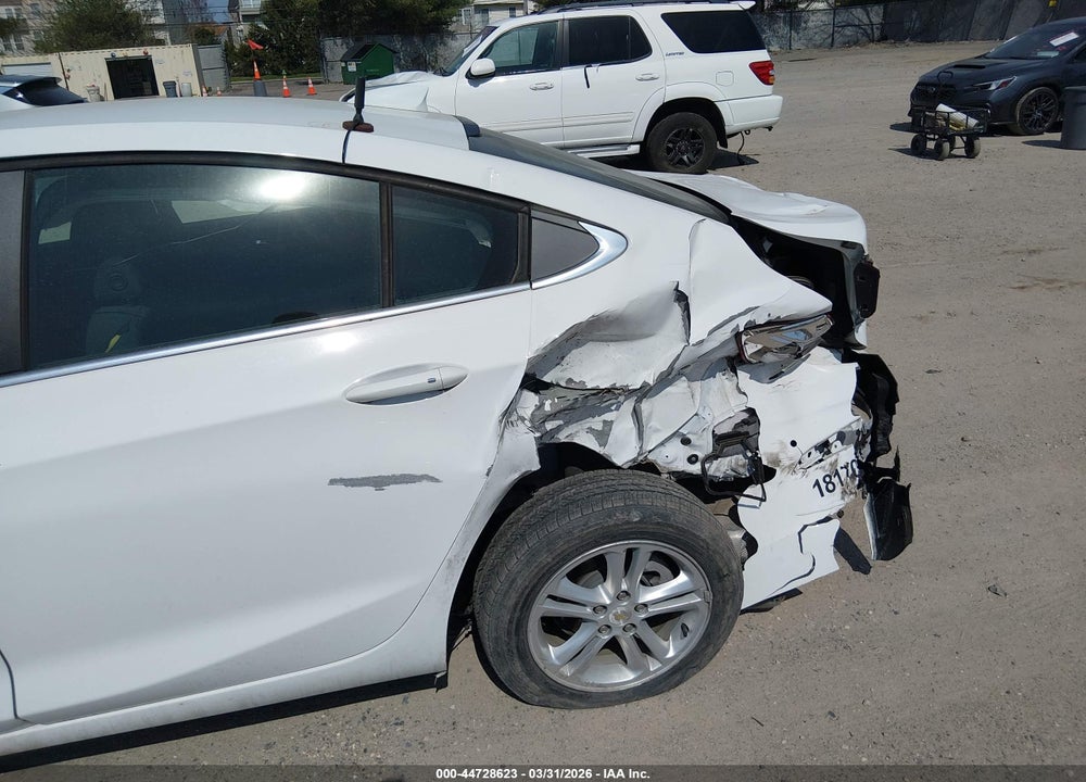 2018 CHEVROLET CRUZE LT AUTO VIN: 1G1BE5SM2J7215534