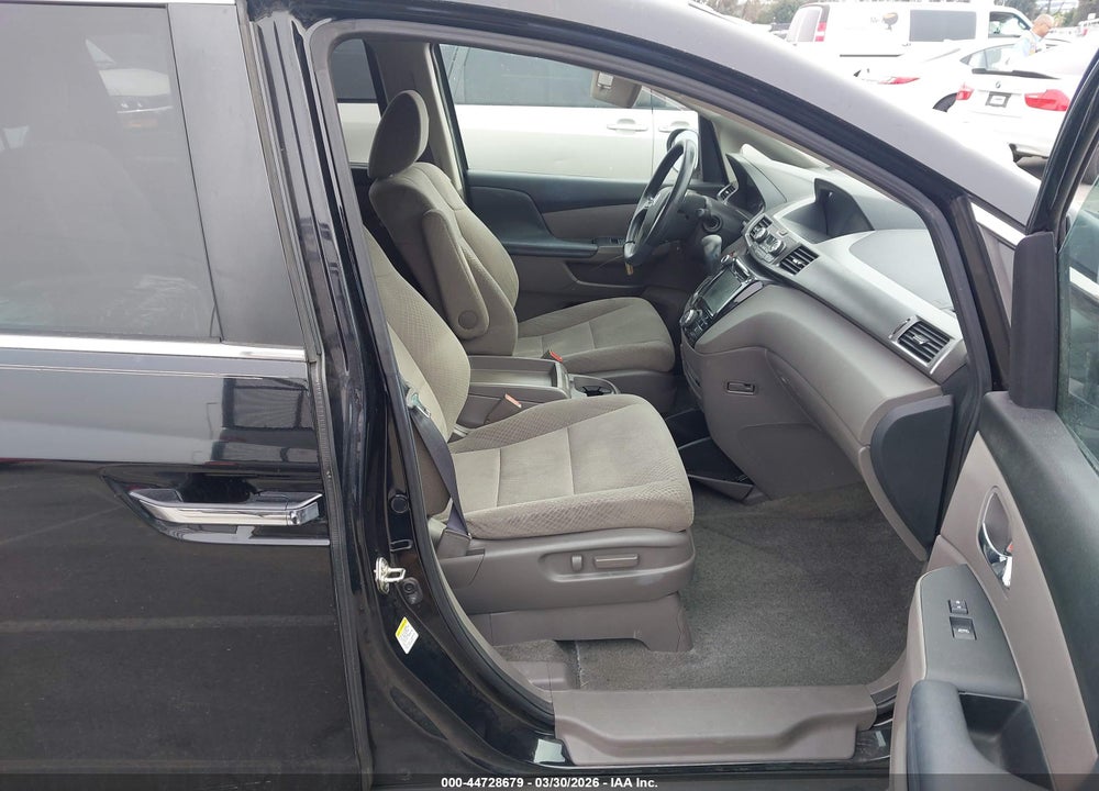 2016 HONDA ODYSSEY SE VIN: 5FNRL5H31GB120301