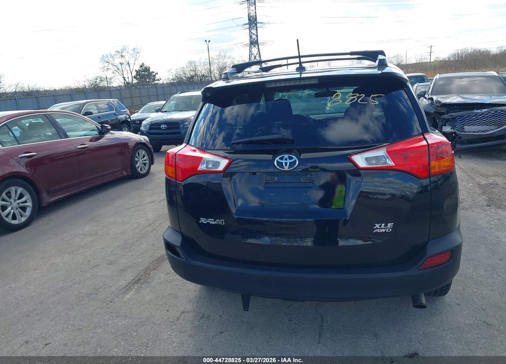 2015 TOYOTA RAV4 XLE VIN: 2T3RFREV8FW355369