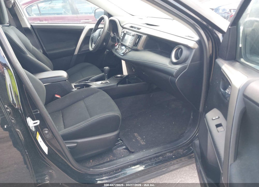 2015 TOYOTA RAV4 XLE VIN: 2T3RFREV8FW355369