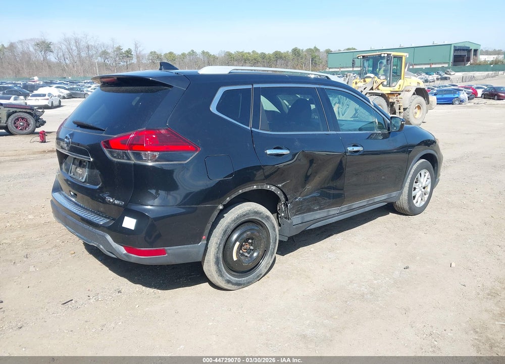 2017 NISSAN ROGUE SV VIN: 5N1AT2MV4HC741027