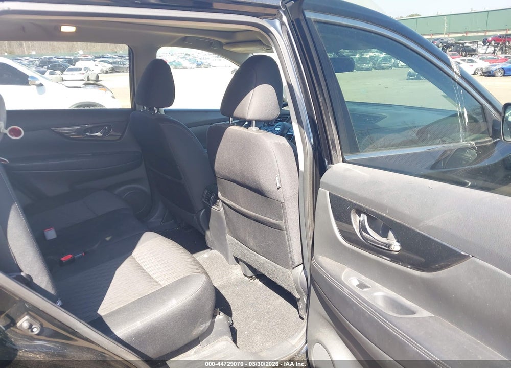 2017 NISSAN ROGUE SV VIN: 5N1AT2MV4HC741027