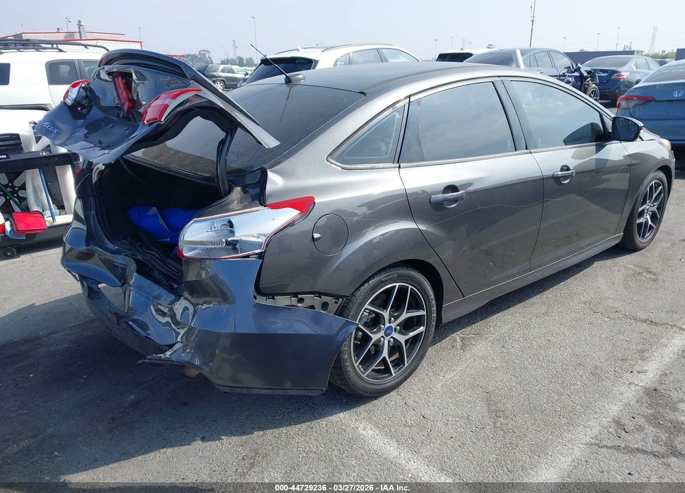 2015 FORD FOCUS SE VIN: 1FADP3F25FL380585