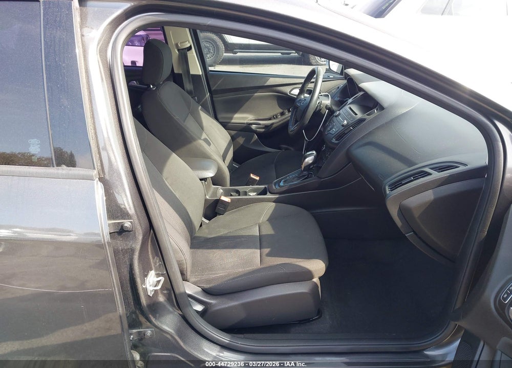 2015 FORD FOCUS SE VIN: 1FADP3F25FL380585