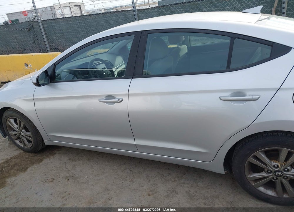 2018 HYUNDAI ELANTRA SEL VIN: 5NPD84LF7JH287388