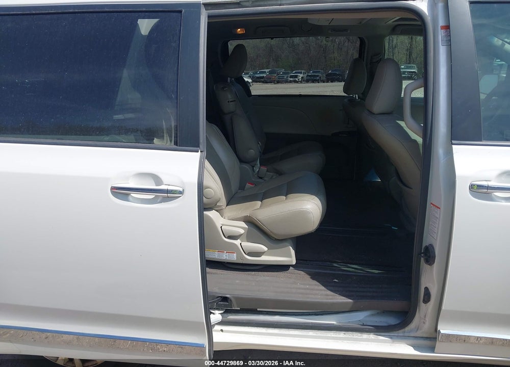 2016 TOYOTA SIENNA XLE PREMIUM 8 PASSENGER VIN: 5TDYK3DC8GS722200