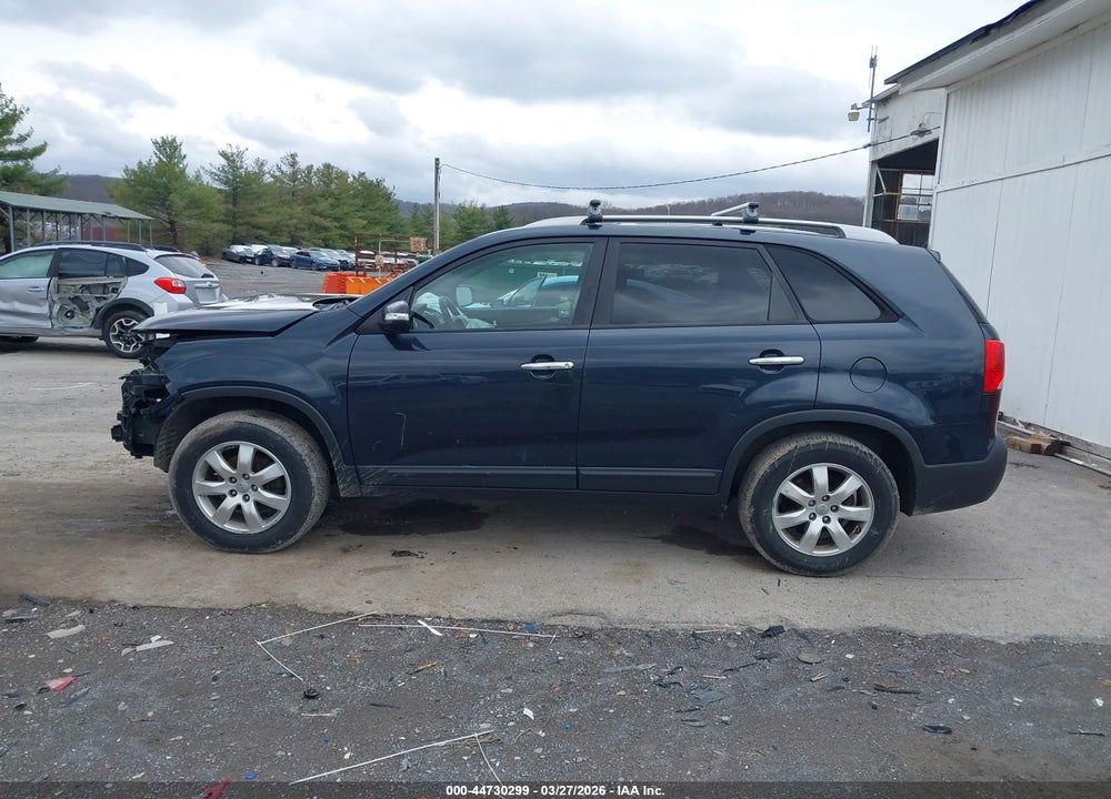 2013 KIA SORENTO LX VIN: 5XYKT3A66DG370745
