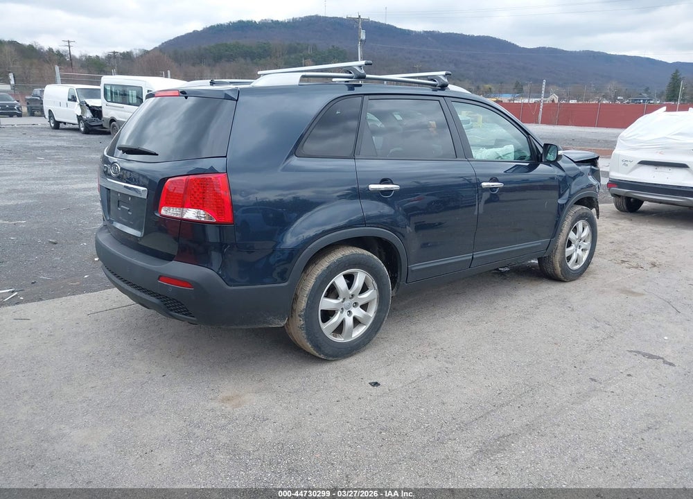 2013 KIA SORENTO LX VIN: 5XYKT3A66DG370745