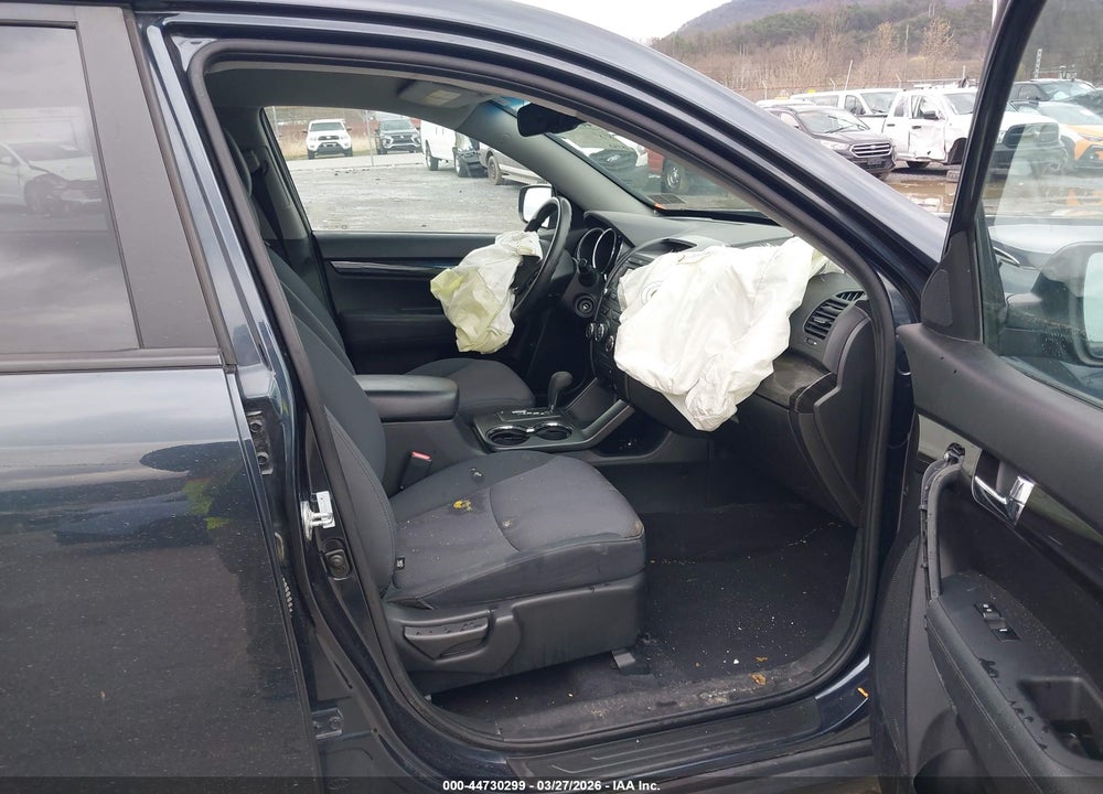 2013 KIA SORENTO LX VIN: 5XYKT3A66DG370745