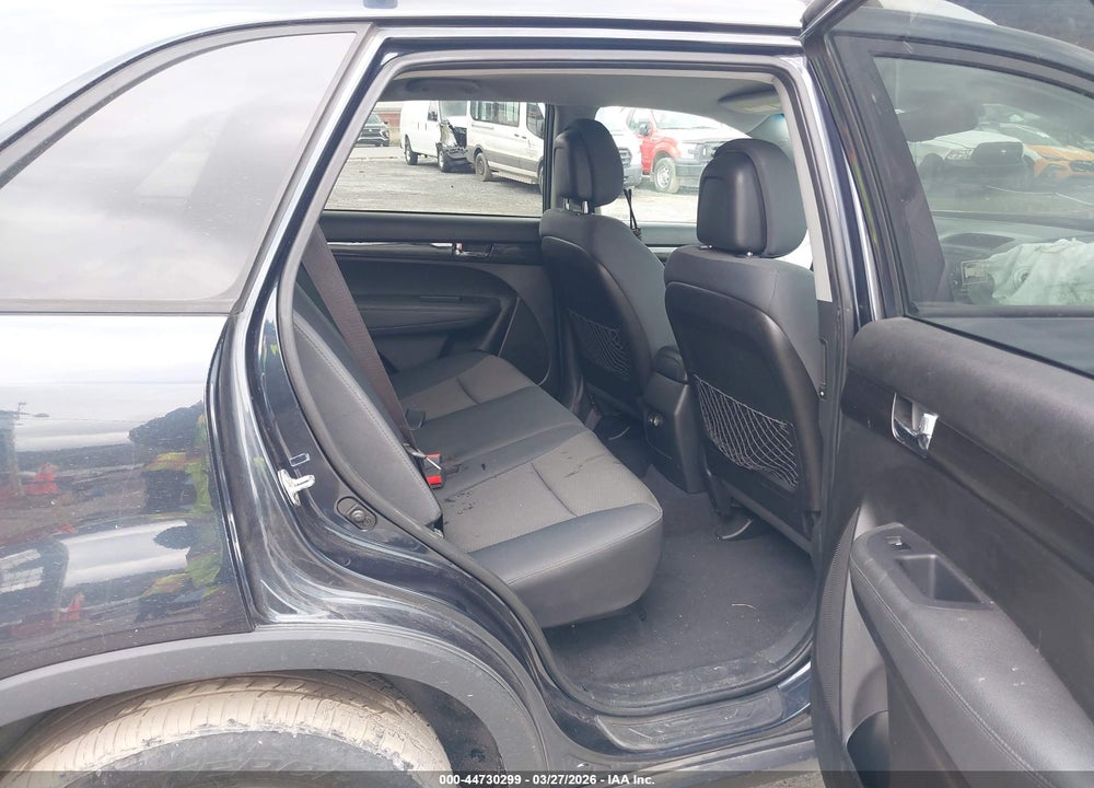 2013 KIA SORENTO LX VIN: 5XYKT3A66DG370745