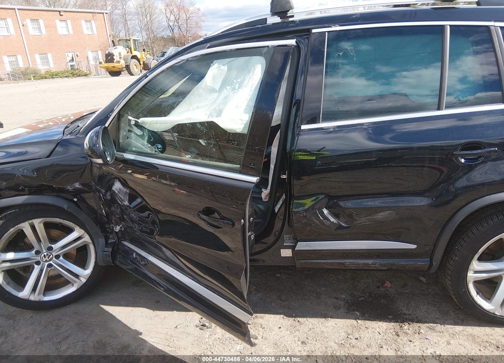 2014 VOLKSWAGEN TIGUAN R-LINE VIN: WVGBV3AX1EW097149