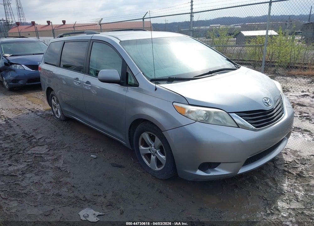 2011 TOYOTA SIENNA LE V6 VIN: 5TDKK3DC8BS113932