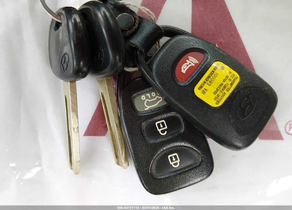 2014 HYUNDAI ELANTRA GT VIN: KMHD35LH1EU165400