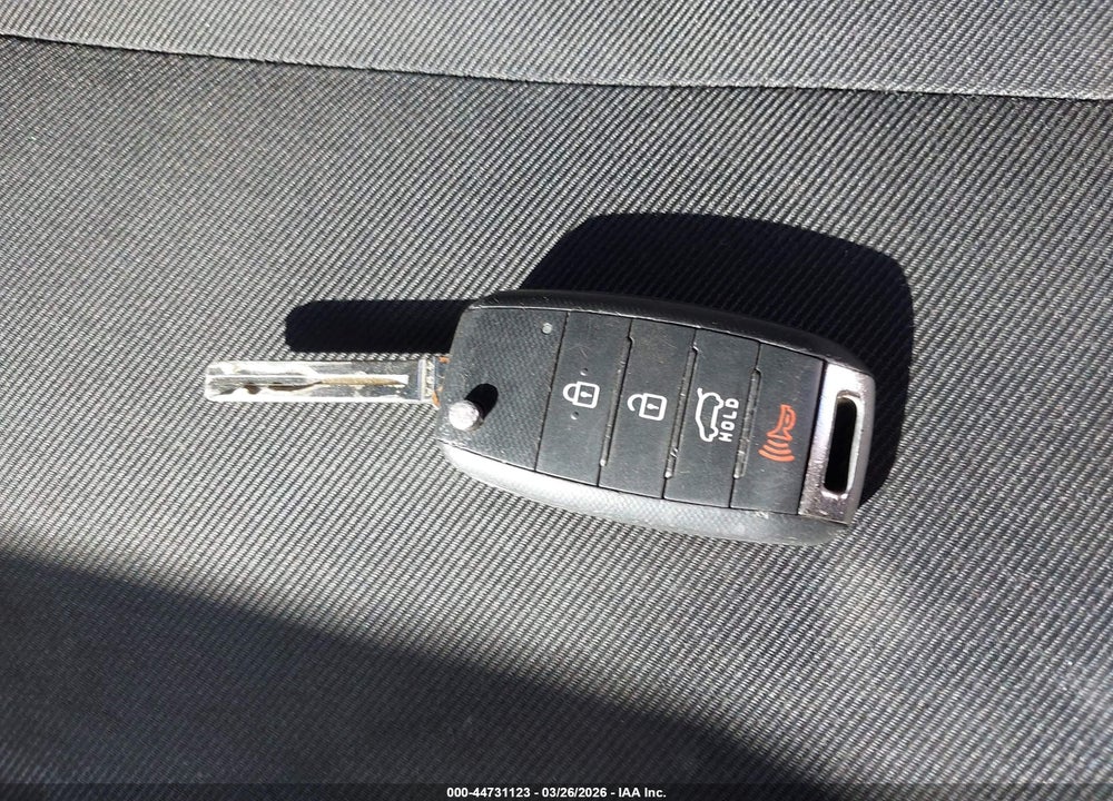 2014 KIA SOUL + VIN: KNDJP3A51E7048939