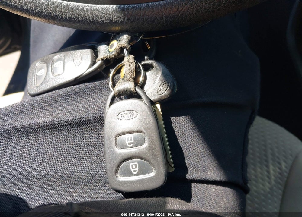 2012 KIA SORENTO LX VIN: 5XYKT4A6XCG210226