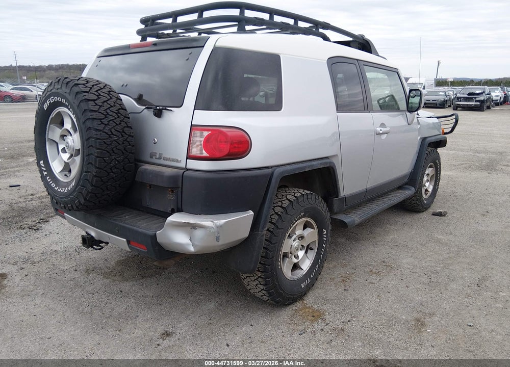 2008 TOYOTA FJ CRUISER VIN: JTEBU11F58K017636