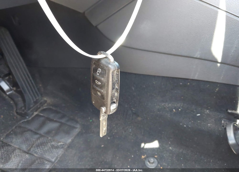 2011 VOLKSWAGEN JETTA 2.0L S VIN: 3VW2K7AJ3BM060158