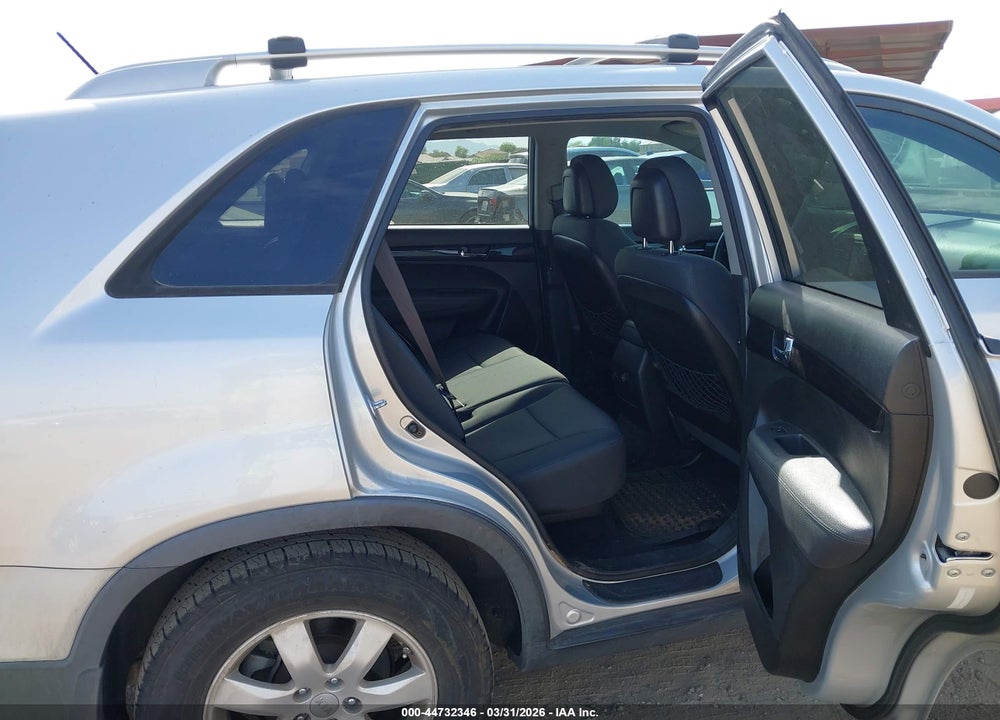 2013 KIA SORENTO LX VIN: 5XYKT3A6XDG418120