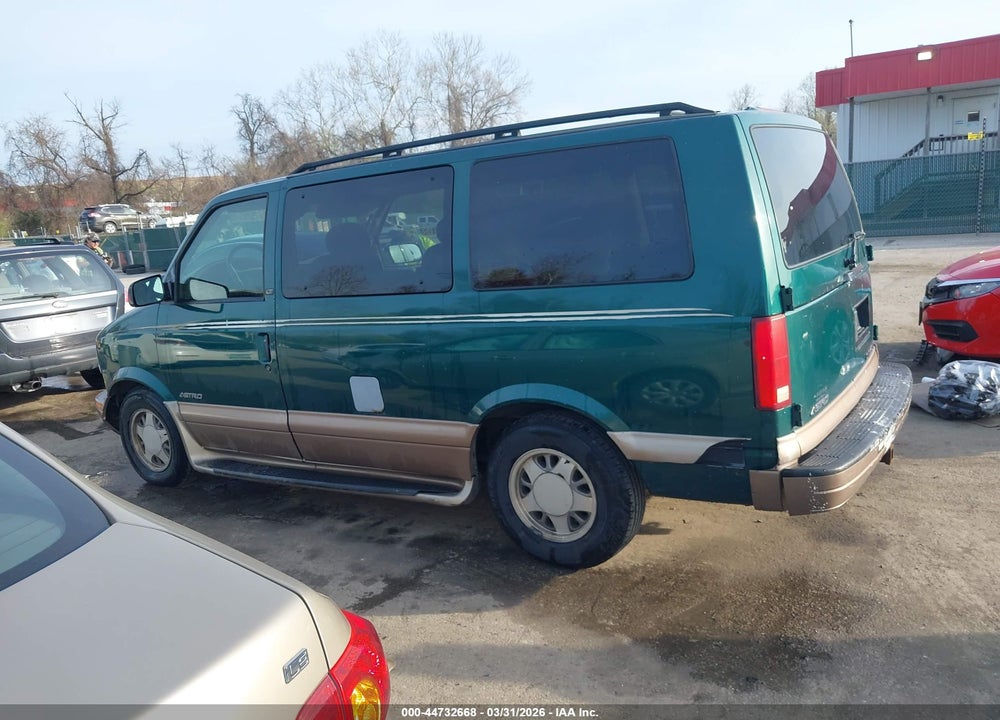 2002 CHEVROLET ASTRO LS VIN: 1GNDM19X82B111941