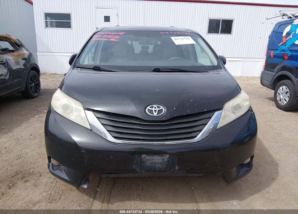 2014 TOYOTA SIENNA XLE V6 8 PASSENGER VIN: 5TDYK3DC4ES443601