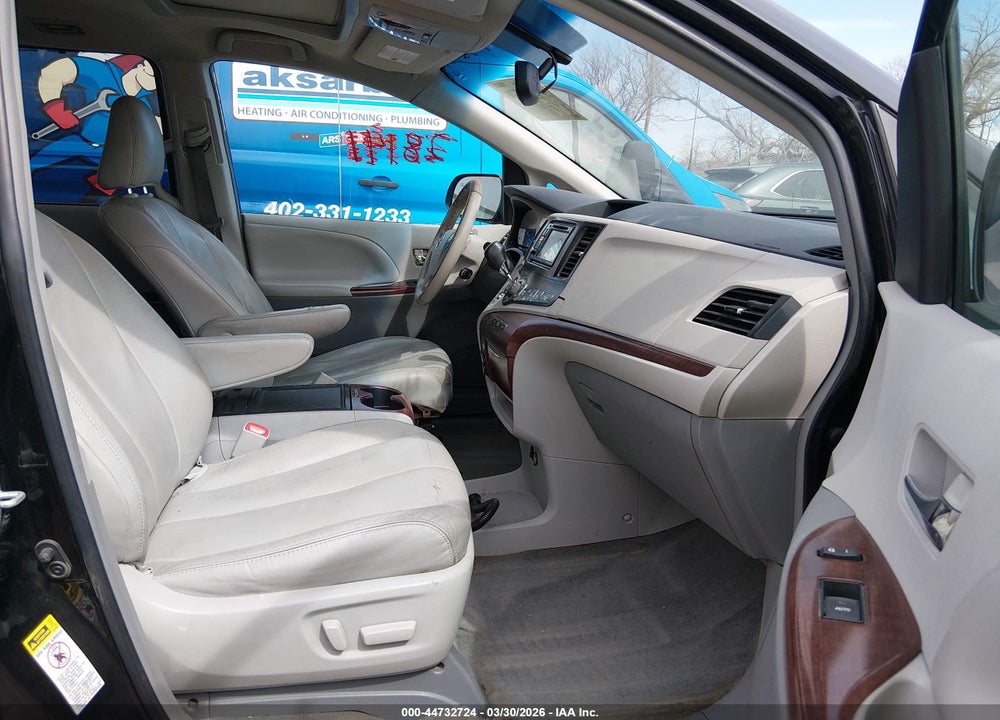 2014 TOYOTA SIENNA XLE V6 8 PASSENGER VIN: 5TDYK3DC4ES443601