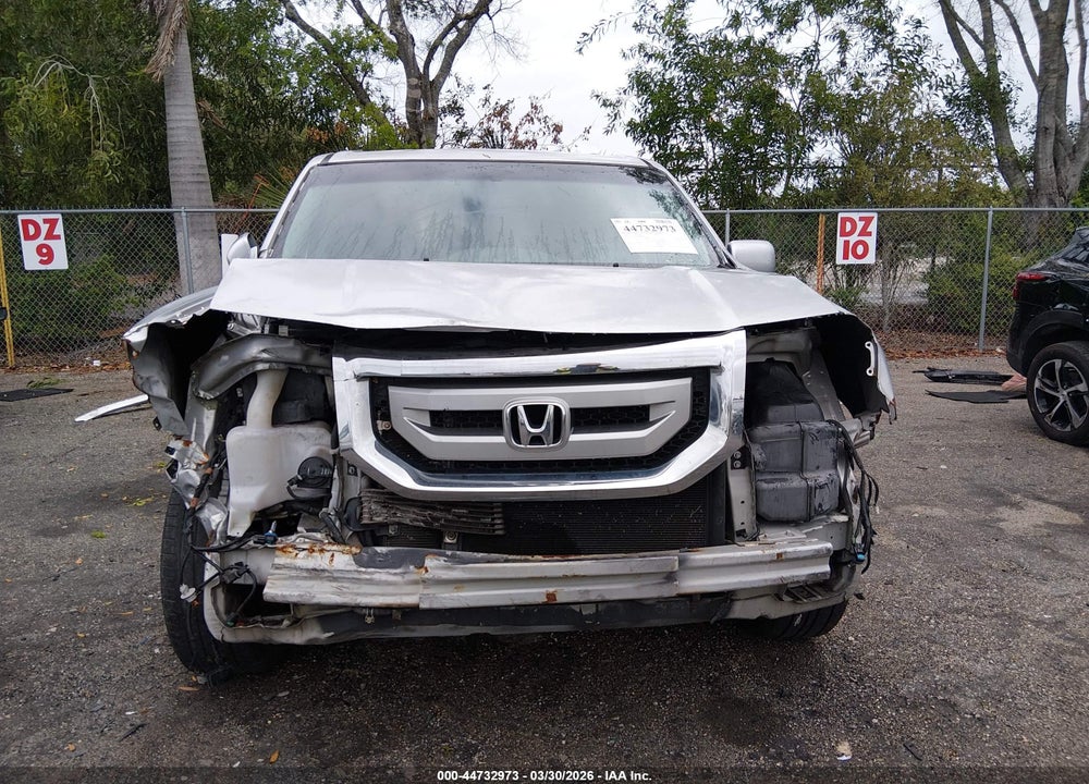 2011 HONDA PILOT TOURING VIN: 5FNYF3H95BB043095