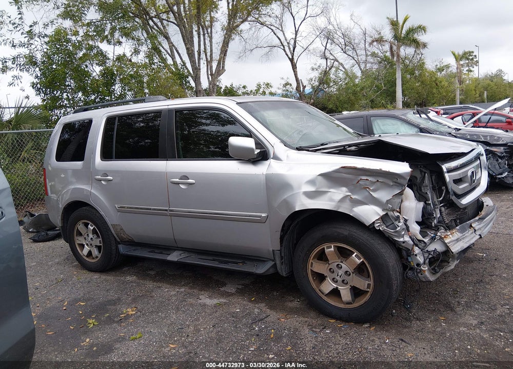 2011 HONDA PILOT TOURING VIN: 5FNYF3H95BB043095