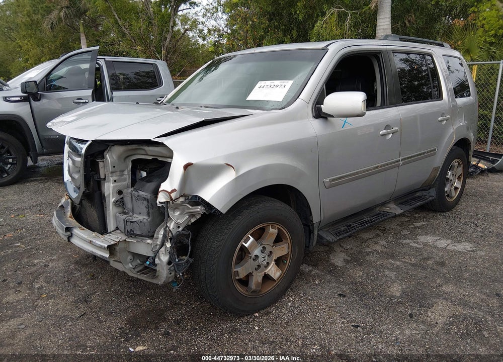2011 HONDA PILOT TOURING VIN: 5FNYF3H95BB043095