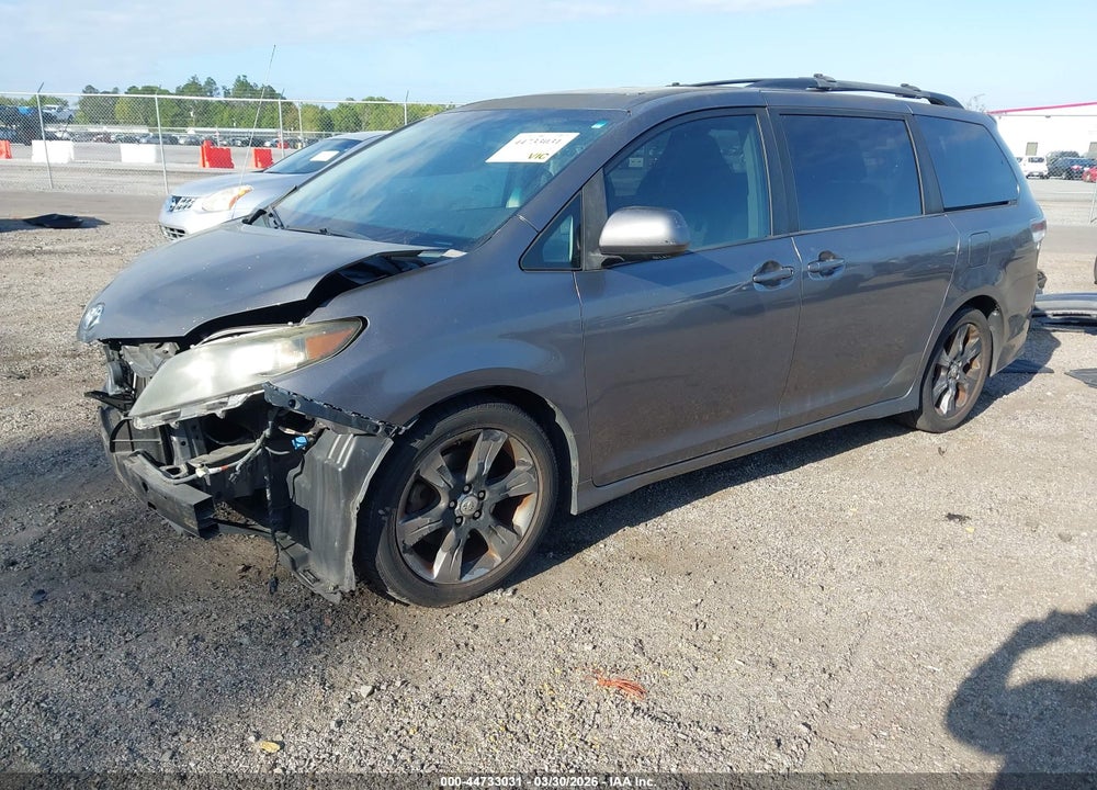 2011 TOYOTA SIENNA SE VIN: 5TDXK3DC5BS098537