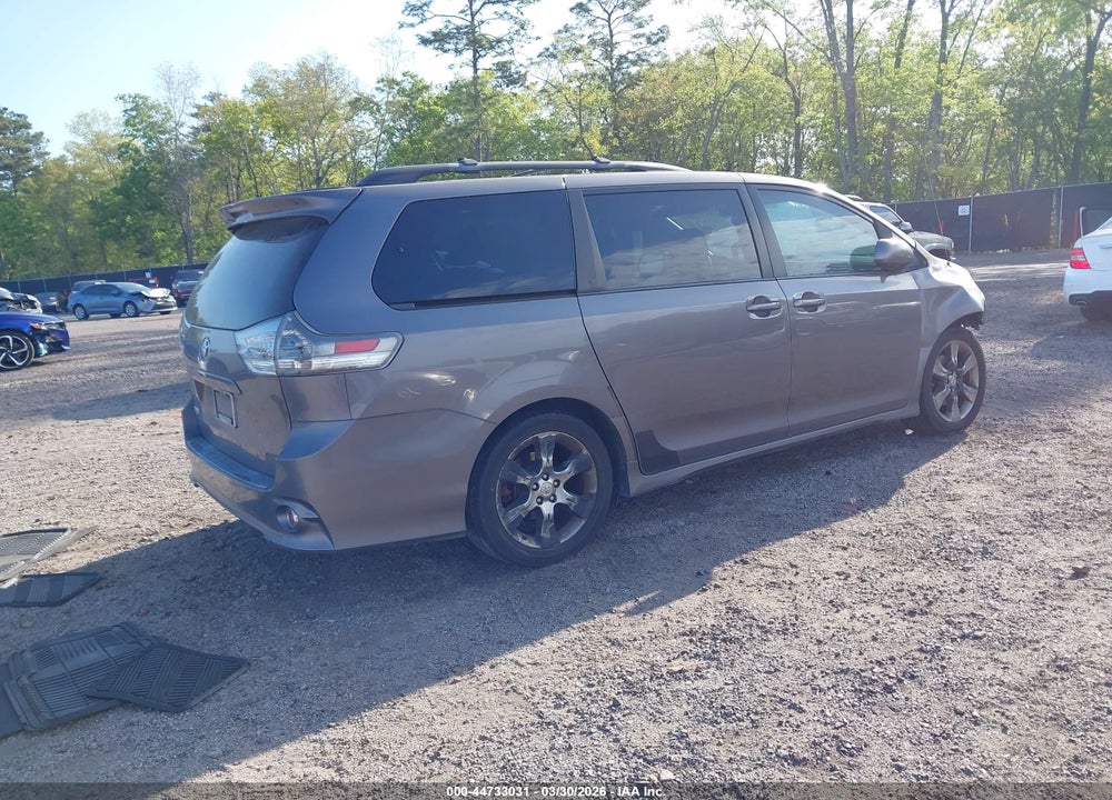 2011 TOYOTA SIENNA SE VIN: 5TDXK3DC5BS098537