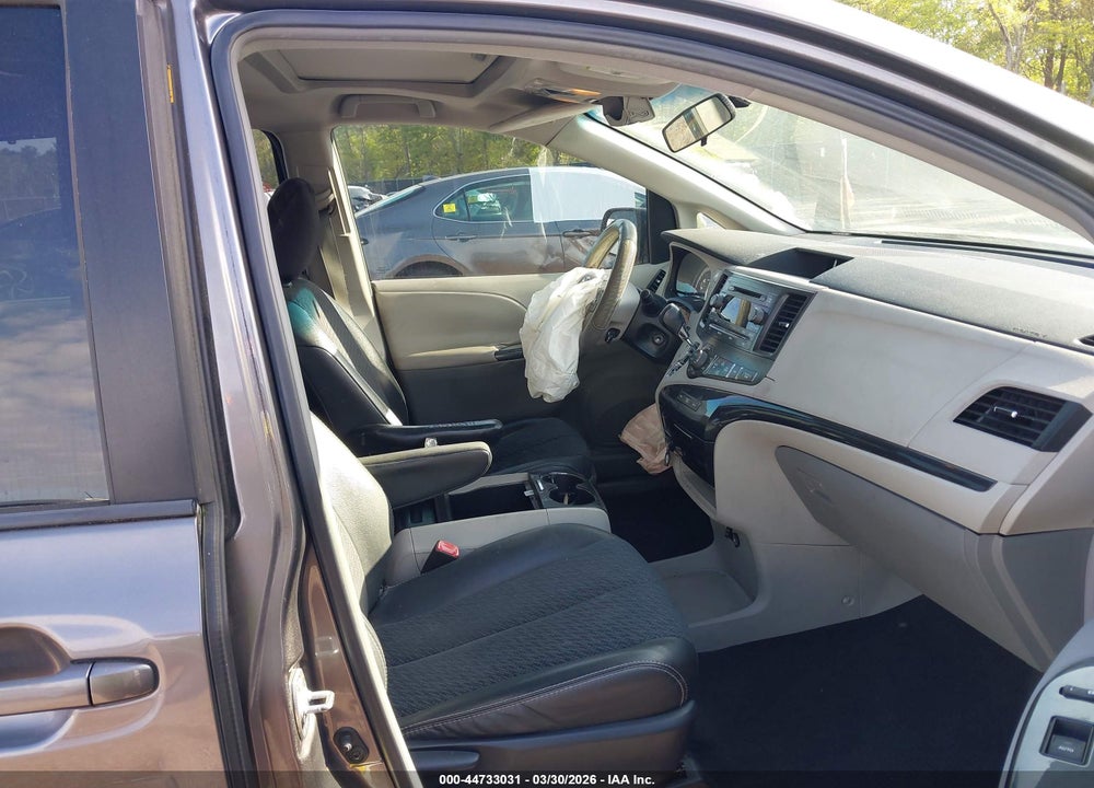 2011 TOYOTA SIENNA SE VIN: 5TDXK3DC5BS098537