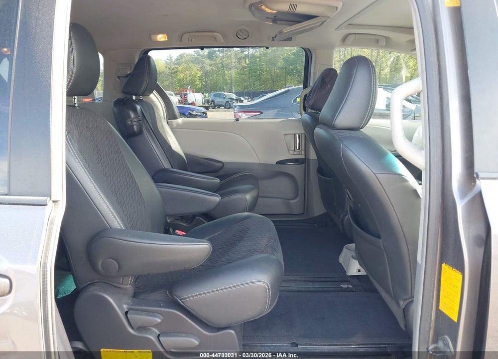 2011 TOYOTA SIENNA SE VIN: 5TDXK3DC5BS098537