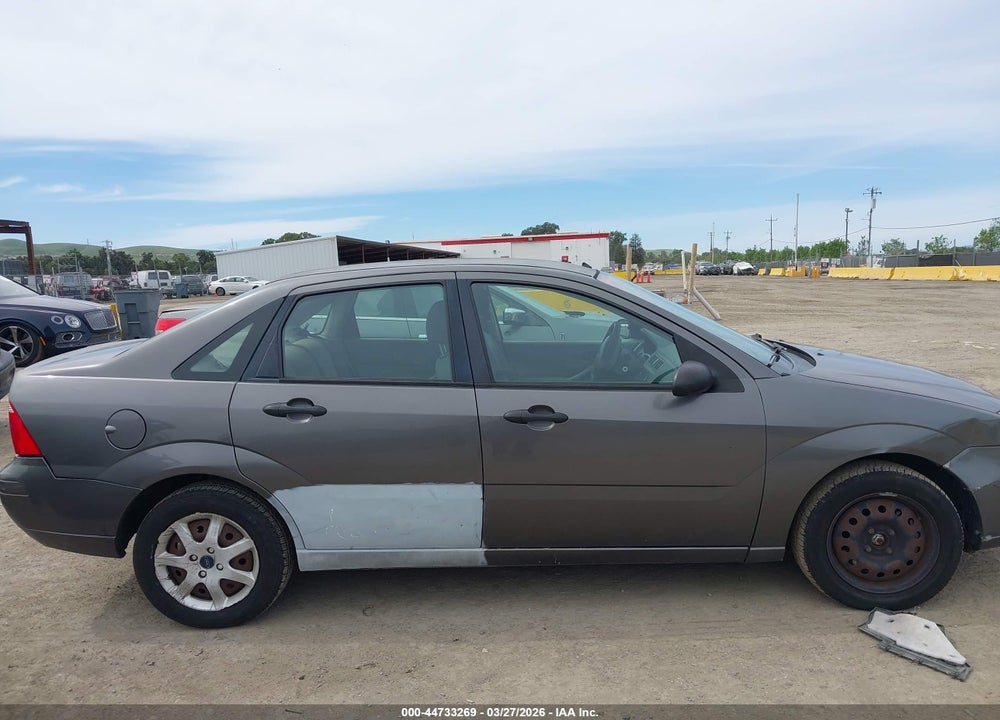 2005 FORD FOCUS ZX4 VIN: 1FAFP34N85W302658