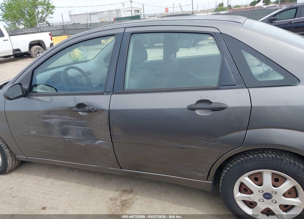 2005 FORD FOCUS ZX4 VIN: 1FAFP34N85W302658