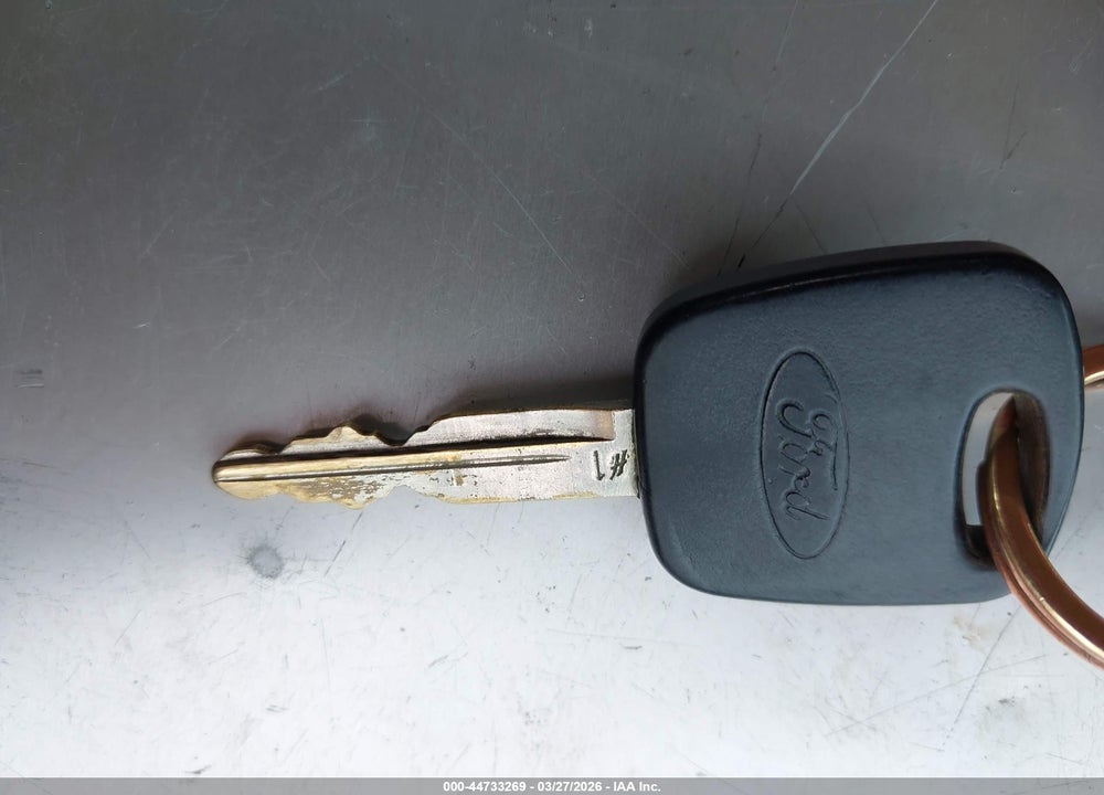 2005 FORD FOCUS ZX4 VIN: 1FAFP34N85W302658